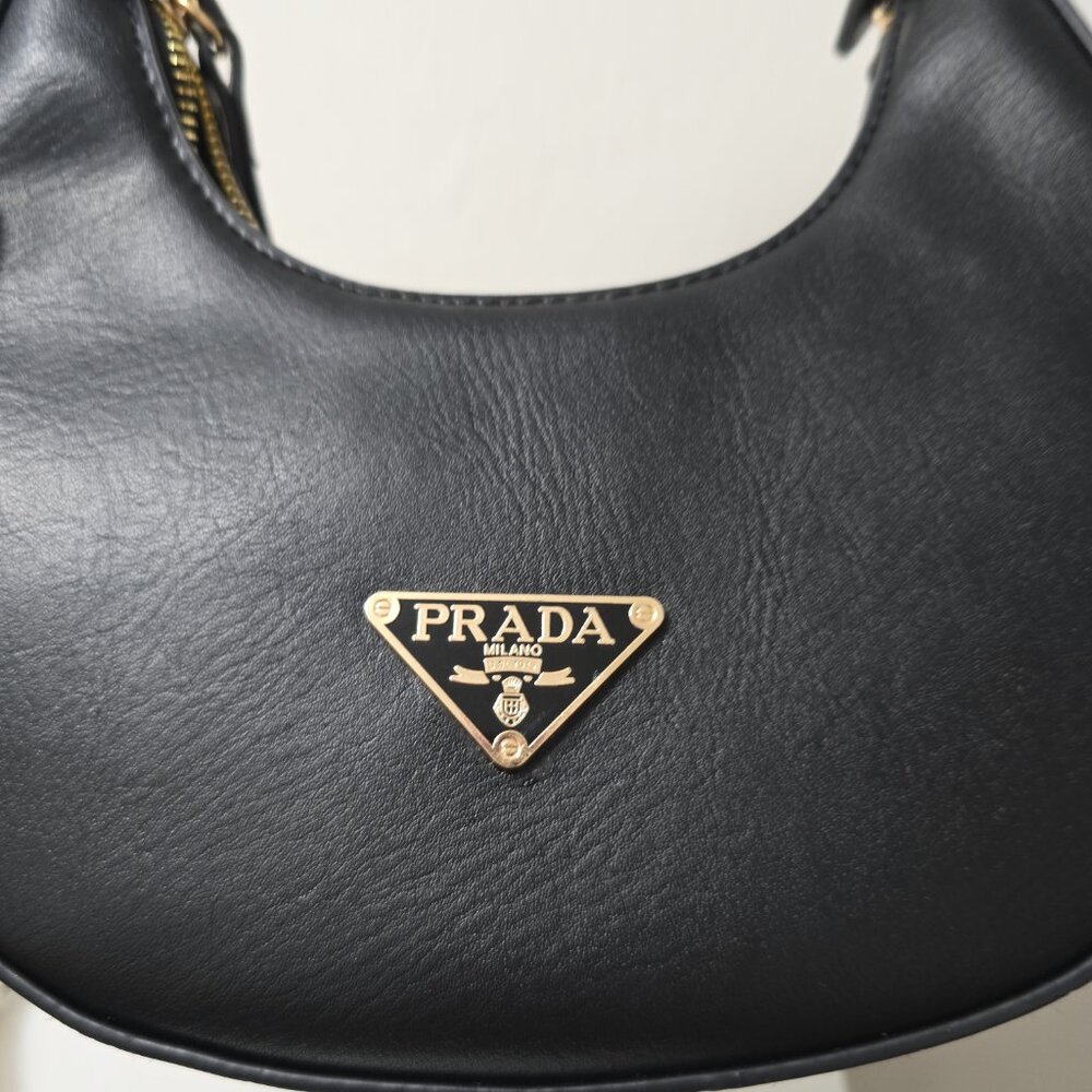 Black Leather crescent hobo arque bag - Picture 6 of 7